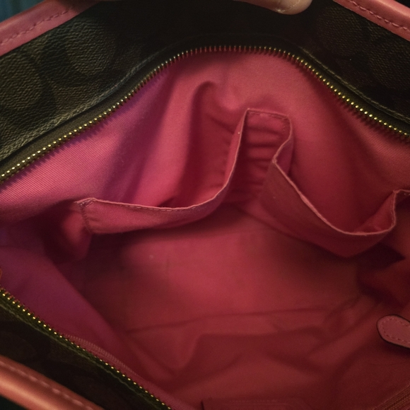 Authentic Coach purse in EUC - Picture 7 of 16